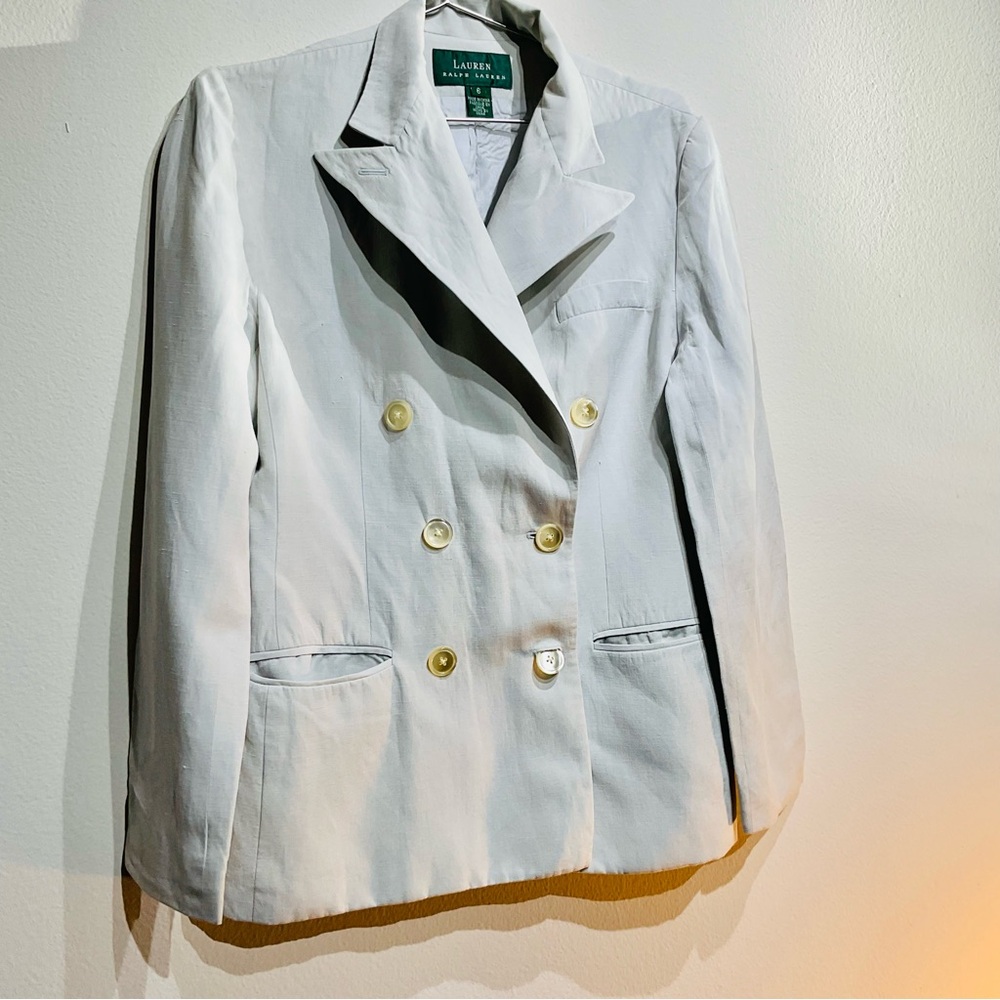 Ralph Lauren Double-Breasted White Blazer with Gold Buttons Size 6 - Picture 4 of 13